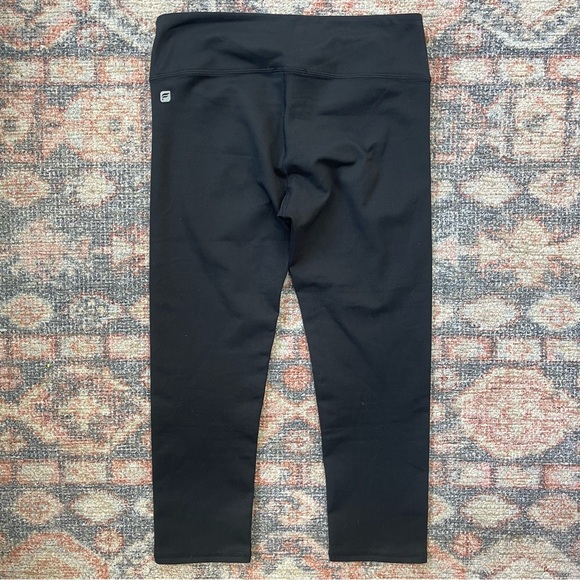 Fabletics black cropped capri active leggings - Picture 4 of 9